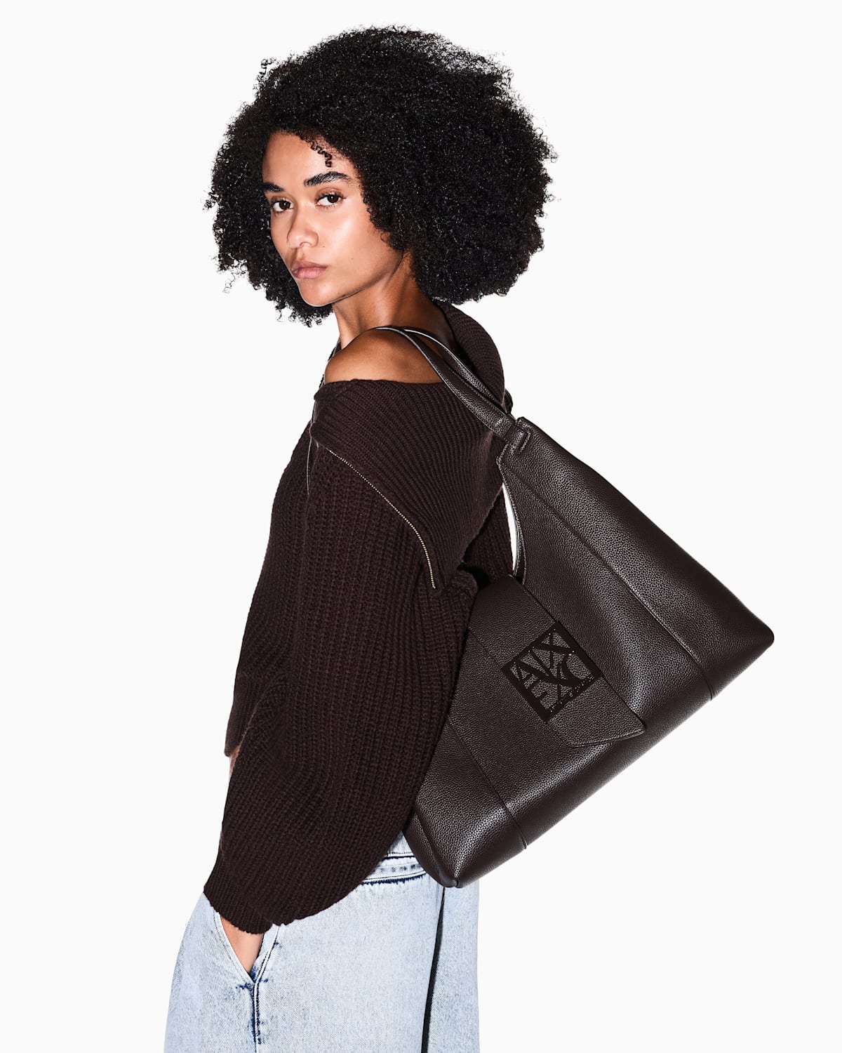 Borsa hobo effetto pelle con placca logo – foto 7