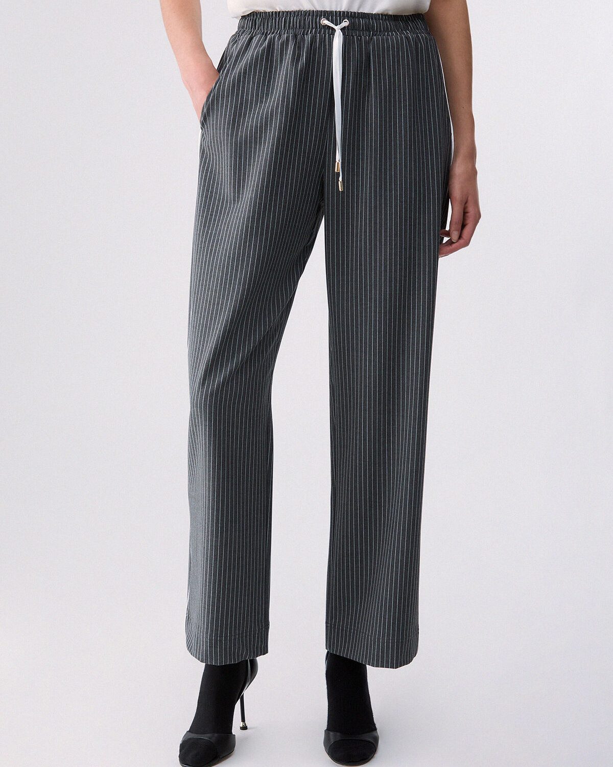 Pantaloni gessati con inserto in pizzo – foto 2
