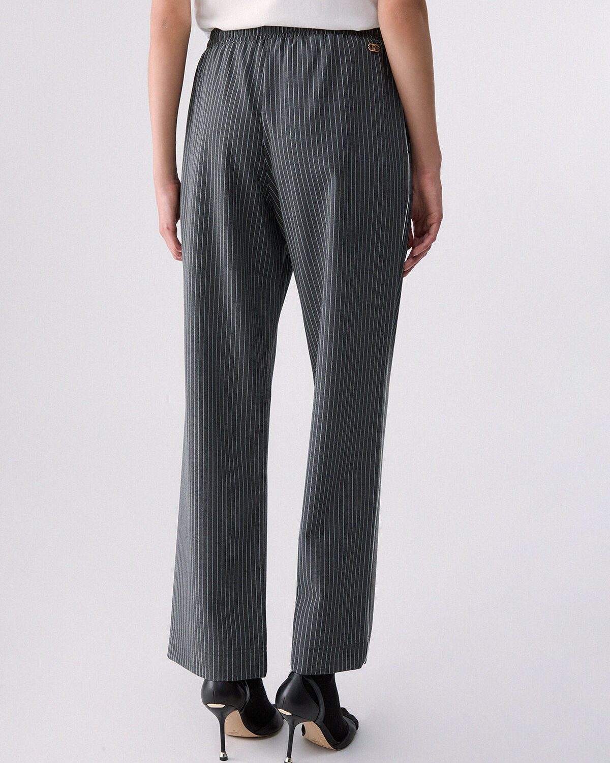 Pantaloni gessati con inserto in pizzo – foto 3