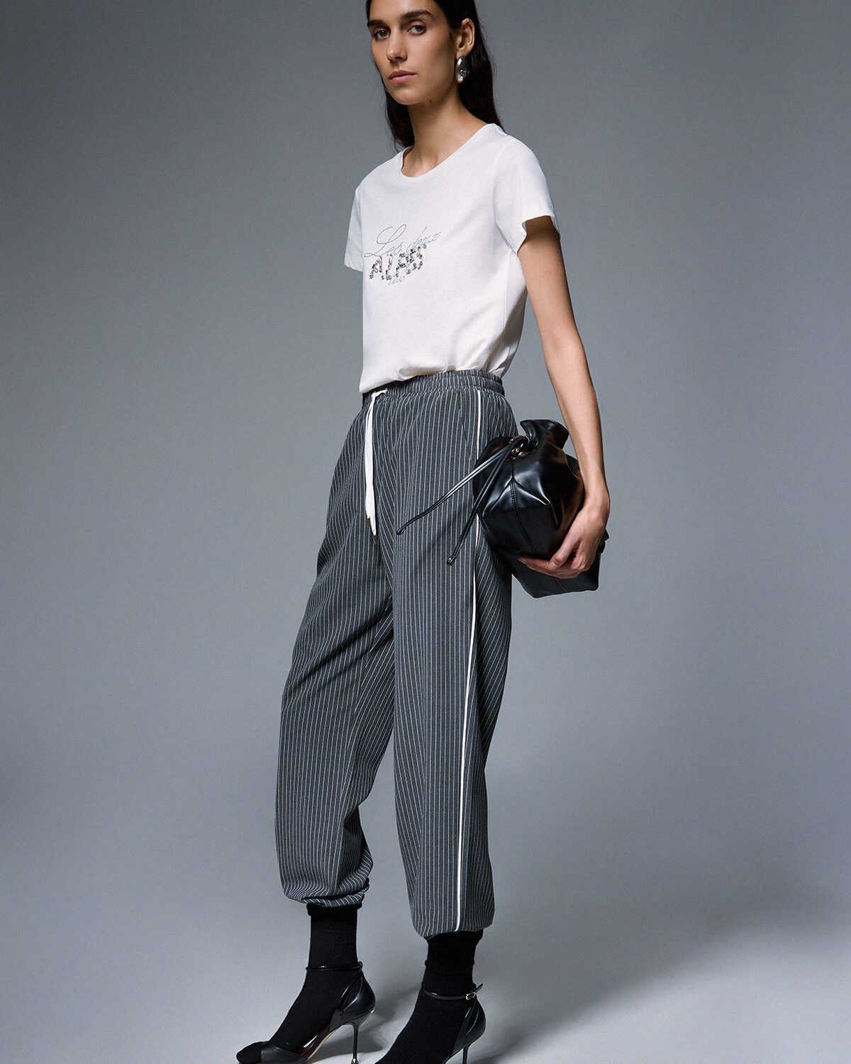 Pantaloni gessati con inserto in pizzo – foto 5