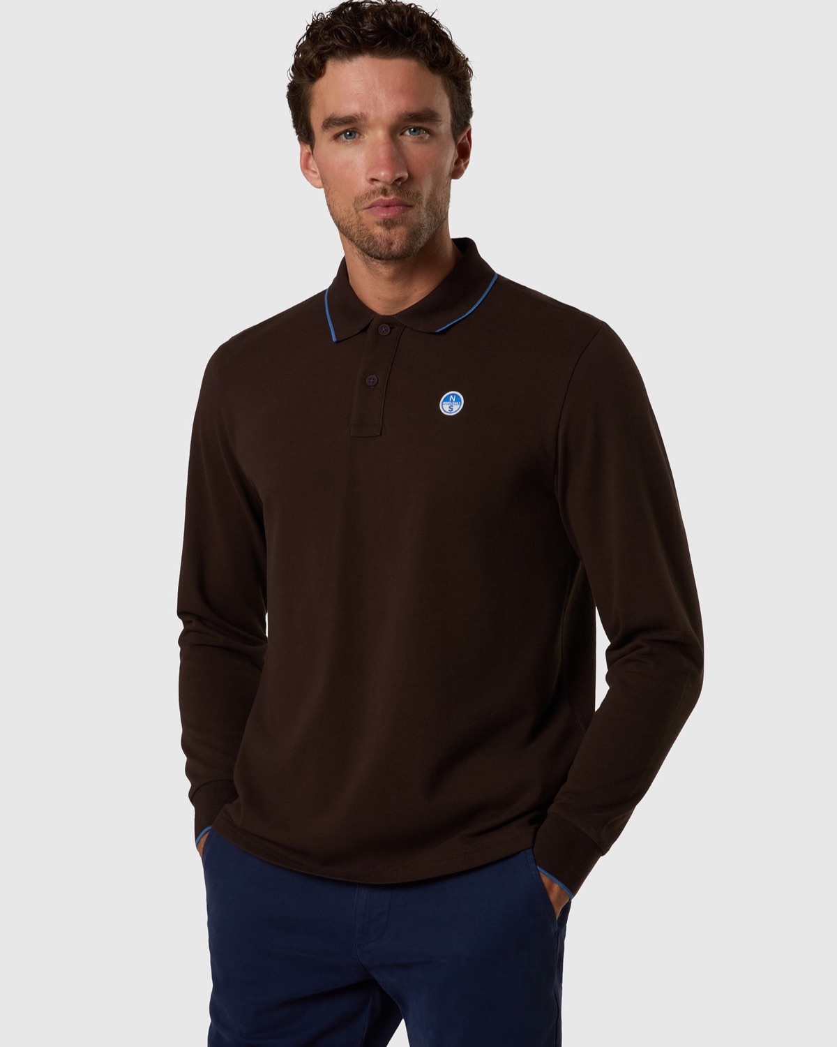 Polo a maniche lunghe con patch logo marrone scuro – foto 2